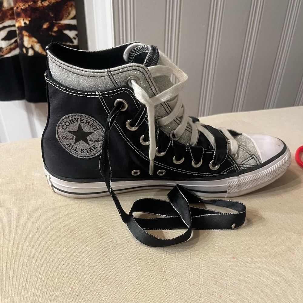 Unisex Black and silver glittery converse with ribbons! W 8 M 6